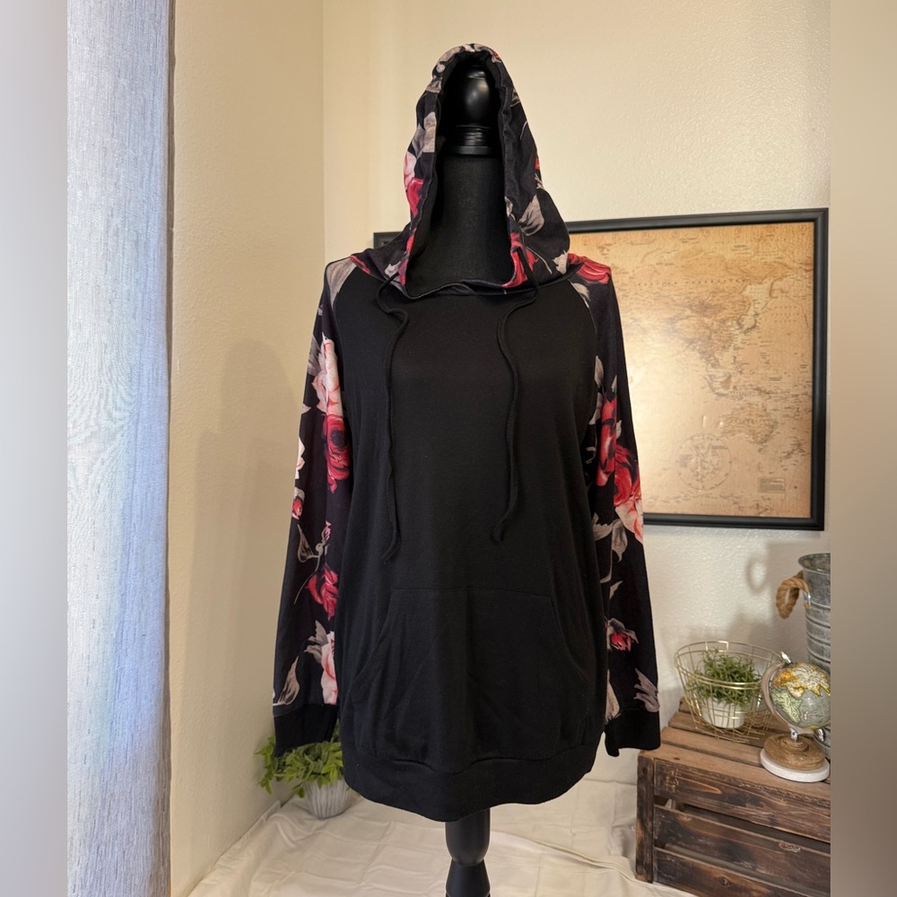 Women’s hooded floral long sleeve top size medium